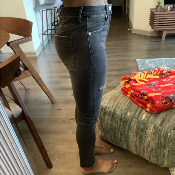 🎱 We The Free Skinny Jeans 🎱 - Picture 2 of 9